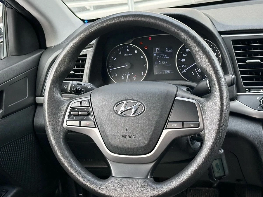 Hyundai Elantra, 2016г., передний привод, автомат