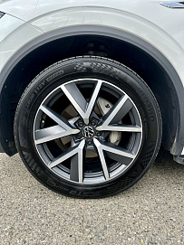 Volkswagen Touareg, 2020г, передний привод, автомат