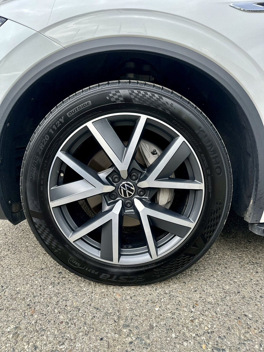 Volkswagen Touareg, 2020г., передний привод, автомат