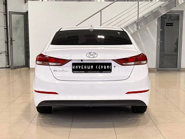 Hyundai Elantra, 2018г, передний привод, механика