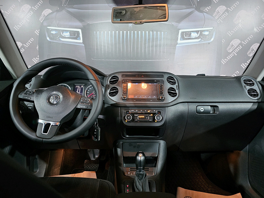 Volkswagen Tiguan, 2013г., передний привод, робот