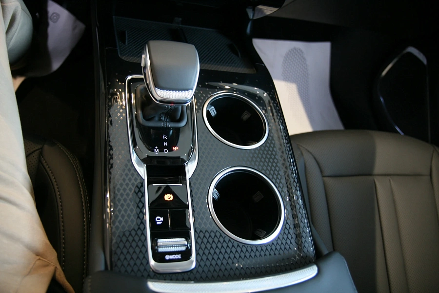 Hongqi HS3, 2025г., передний привод, робот