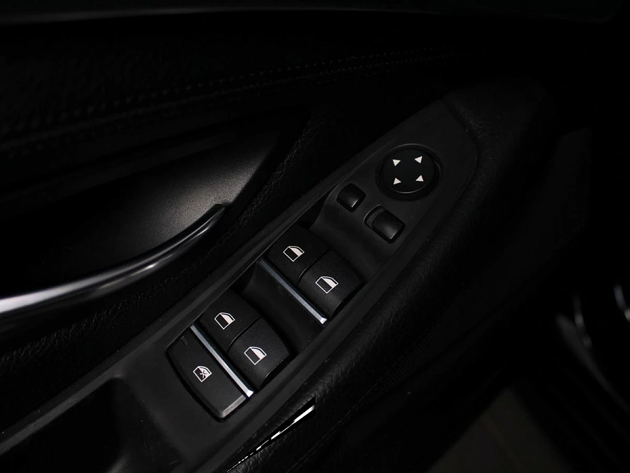 BMW 5 серии, 2015г., задний привод, автомат