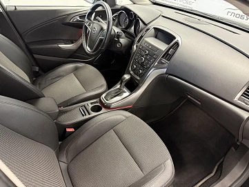 Opel Astra, 2011г, передний привод, автомат