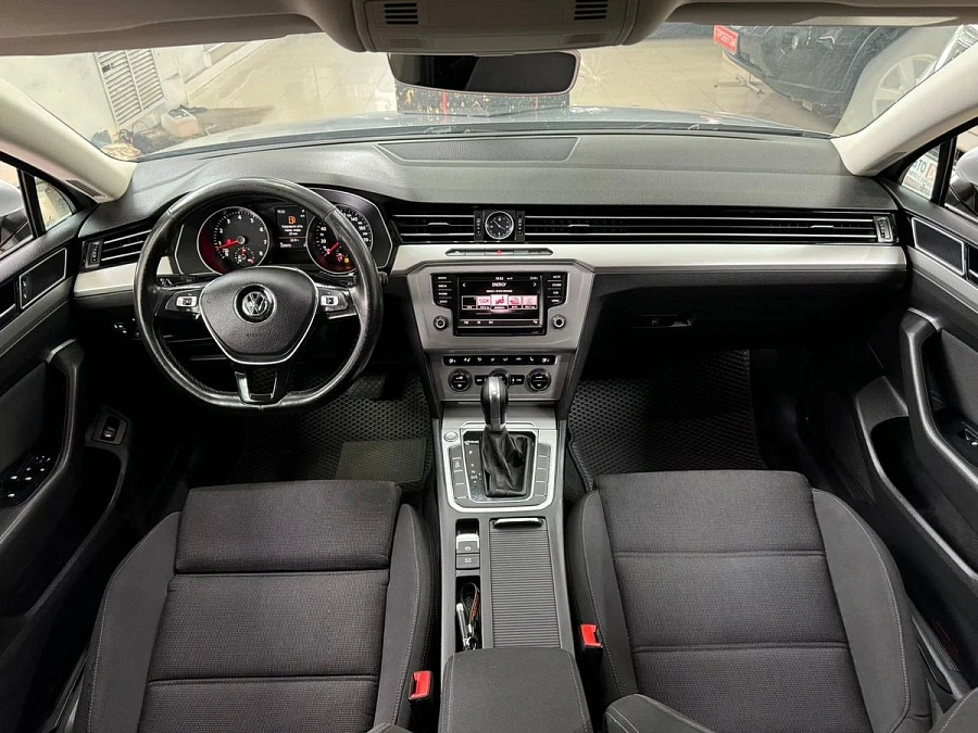 Volkswagen Passat, 2015г., передний привод, робот