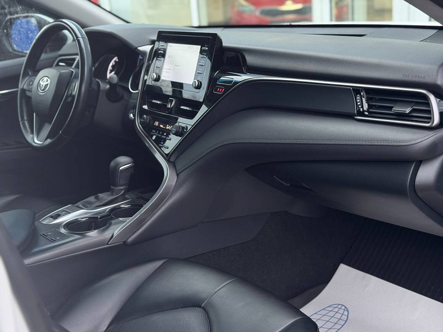 Toyota Camry, 2021г., передний привод, автомат