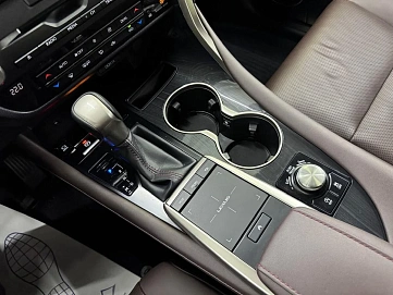 Lexus RX, 2021г, полный привод, автомат