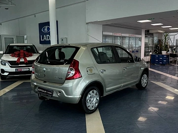 Renault Sandero, 2011г, передний привод, механика