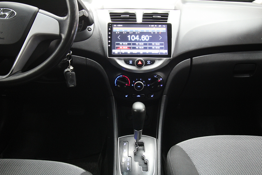 Hyundai Solaris, 2011г., передний привод, автомат