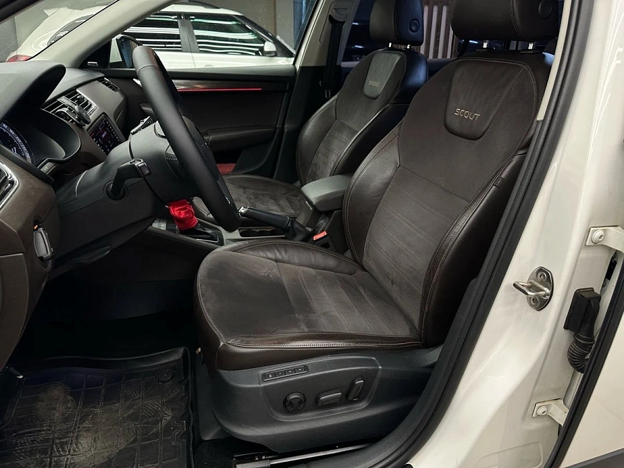 Skoda Octavia, 2017г., полный привод, робот