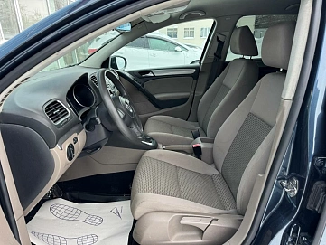 Volkswagen Golf, 2010г, передний привод, робот