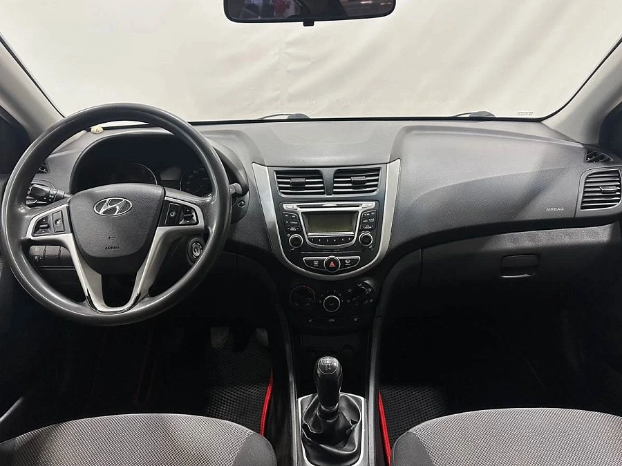 Hyundai Solaris, 2013г., передний привод, механика