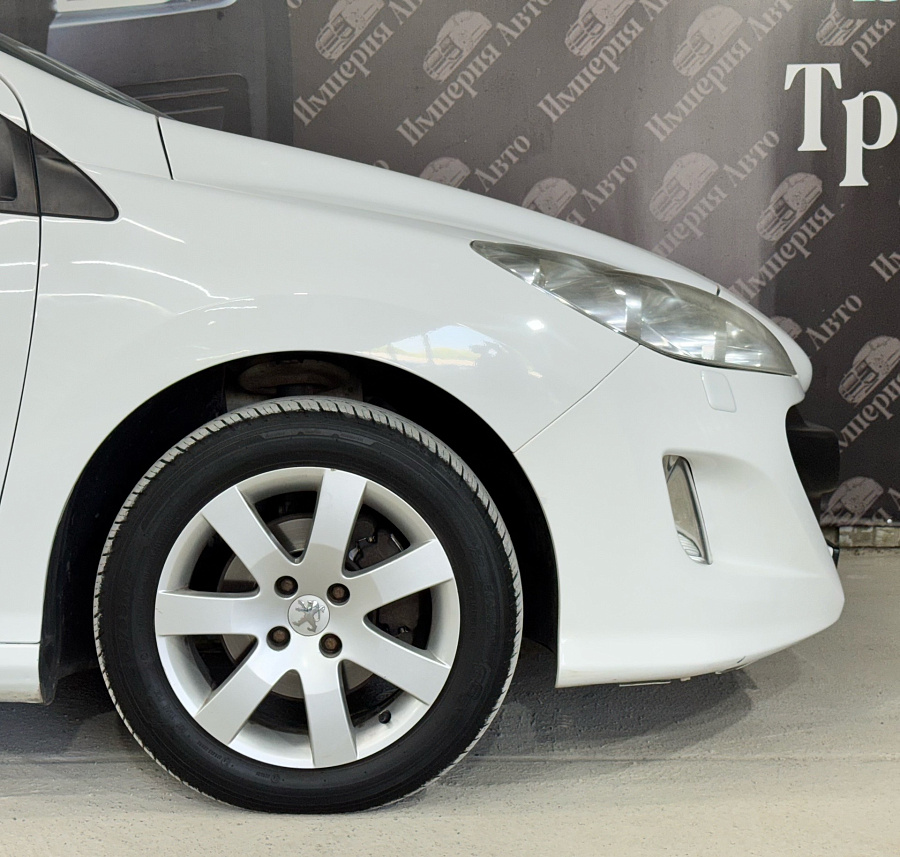 Peugeot 308, 2010г., передний привод, автомат