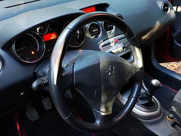 Peugeot 308, 2008г, передний привод, механика