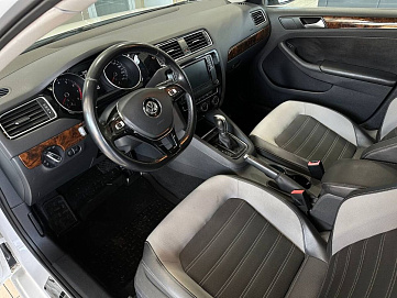 Volkswagen Jetta, 2015г, передний привод, робот