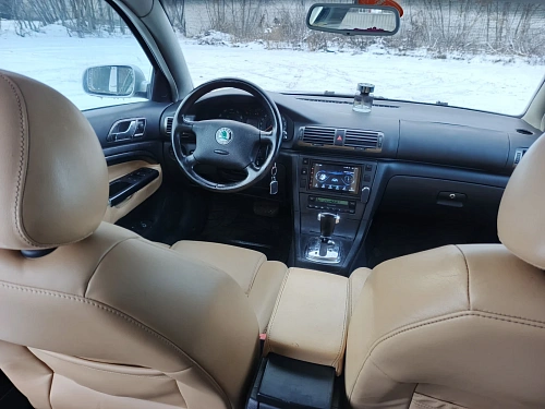 Skoda Superb, 2003г, передний привод, автомат