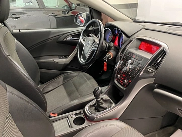 Opel Astra, 2011г, передний привод, механика