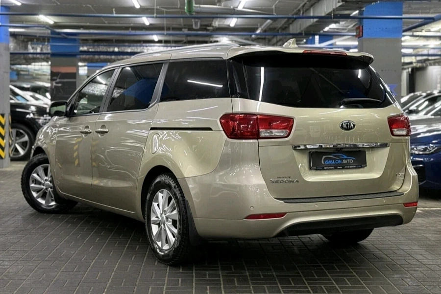 Kia Sedona, 2016г., передний привод, автомат