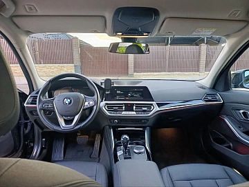 BMW 3 серии, 2021г, задний привод, автомат
