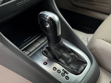 Volkswagen Golf, 2010г, передний привод, робот