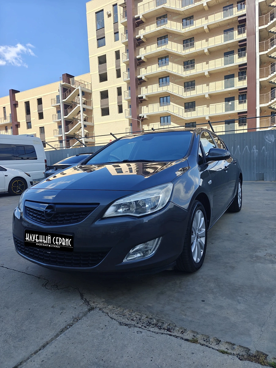 Opel Astra, 2011г., передний привод, автомат