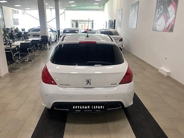 Peugeot 308, 2010г, передний привод, механика