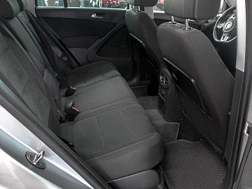 Volkswagen Tiguan, 2016г, передний привод, робот