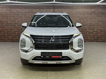 Mitsubishi Outlander, 2023г, передний привод, вариатор