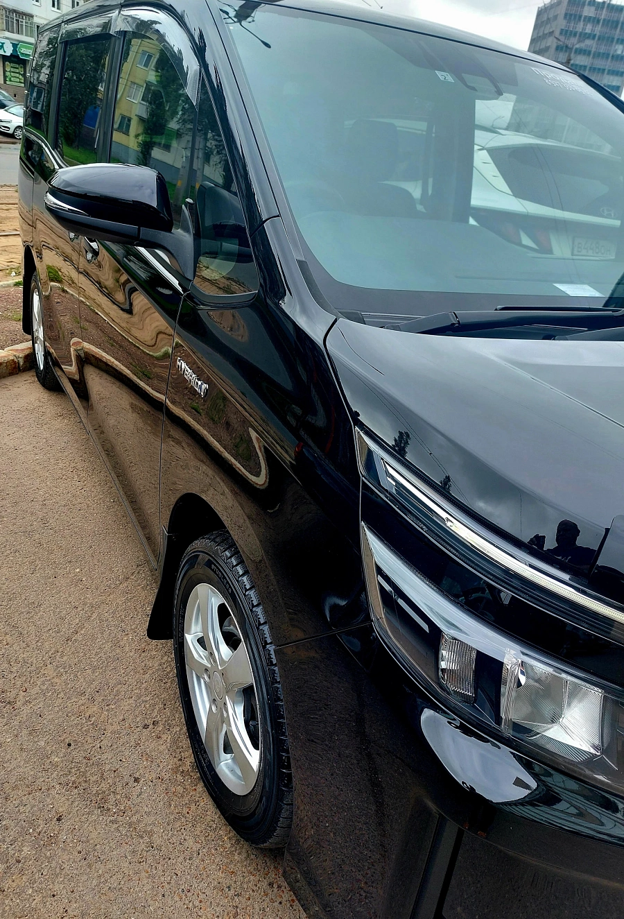 Toyota Voxy, 2017г., передний привод, вариатор