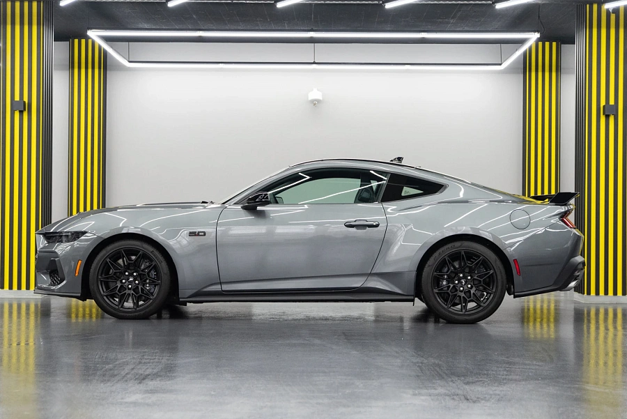 Ford Mustang, 2023г., задний привод, механика