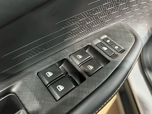 Changan UNI-V, 2024г, передний привод, робот