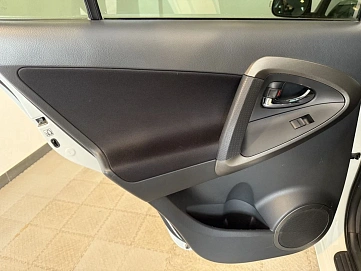 Toyota RAV4, 2012г, передний привод, автомат