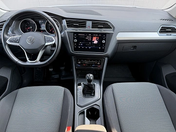 Volkswagen Tiguan, 2021г, передний привод, механика