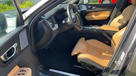 Volvo XC60, 2019г, полный привод, автомат