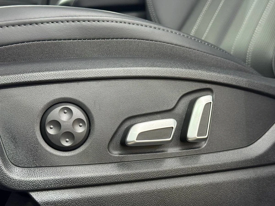 Audi , 2025г., полный привод, робот