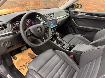 Skoda Superb, 2025г, передний привод, робот