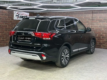 Mitsubishi Outlander, 2018г, передний привод, вариатор