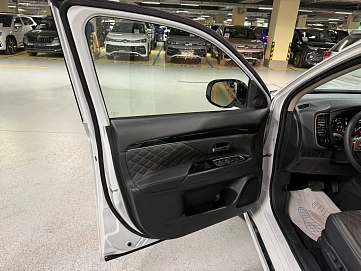 Mitsubishi Outlander, 2022г, передний привод, вариатор