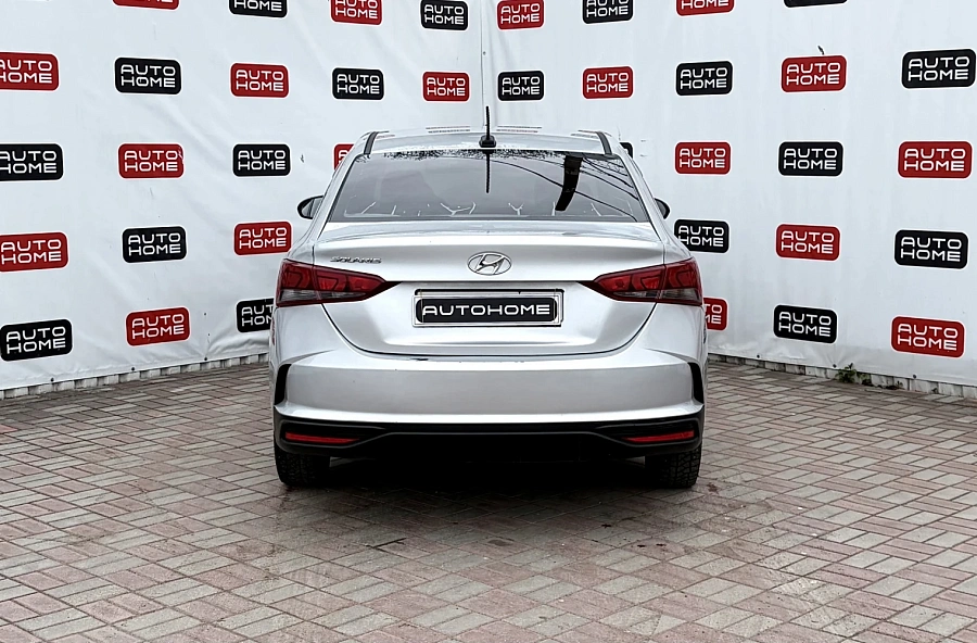 Hyundai Solaris, 2021г., передний привод, автомат