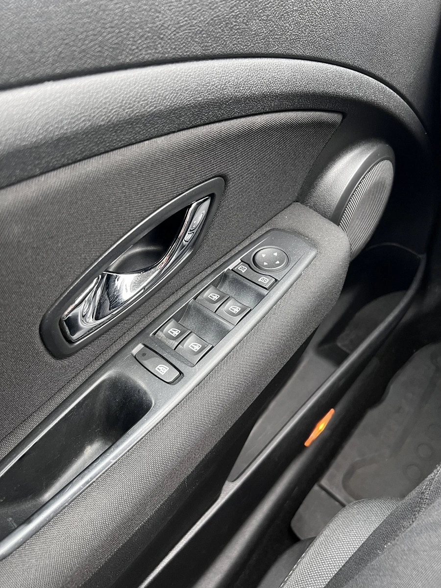 Renault Megane, 2012г., передний привод, механика