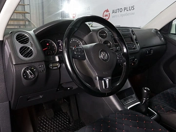 Volkswagen Tiguan, 2011г, полный привод, механика