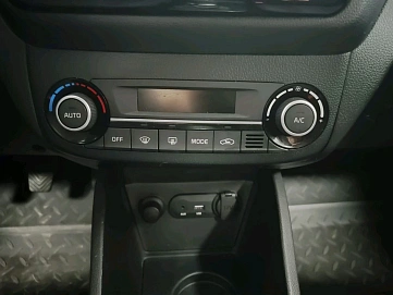 Kia Rio, 2015г, передний привод, механика