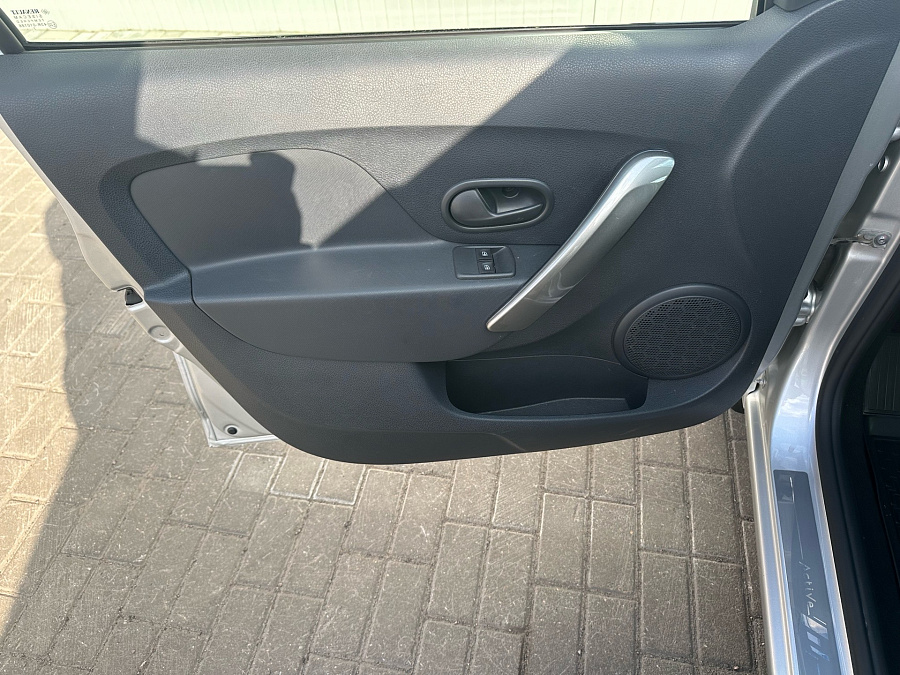 Renault Logan, 2017г., передний привод, автомат