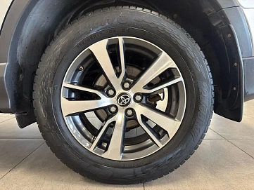 Toyota RAV4, 2015г, передний привод, автомат