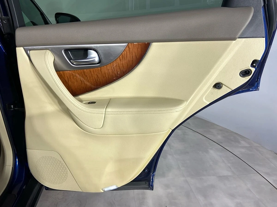 Infiniti QX70, 2014г., полный привод, автомат