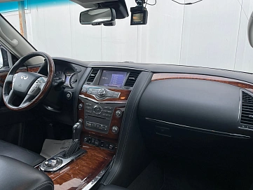 Infiniti QX80, 2017г, передний привод, автомат