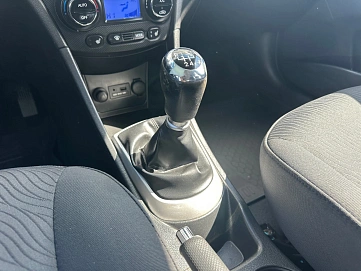 Hyundai Solaris, 2011г., передний привод, механика