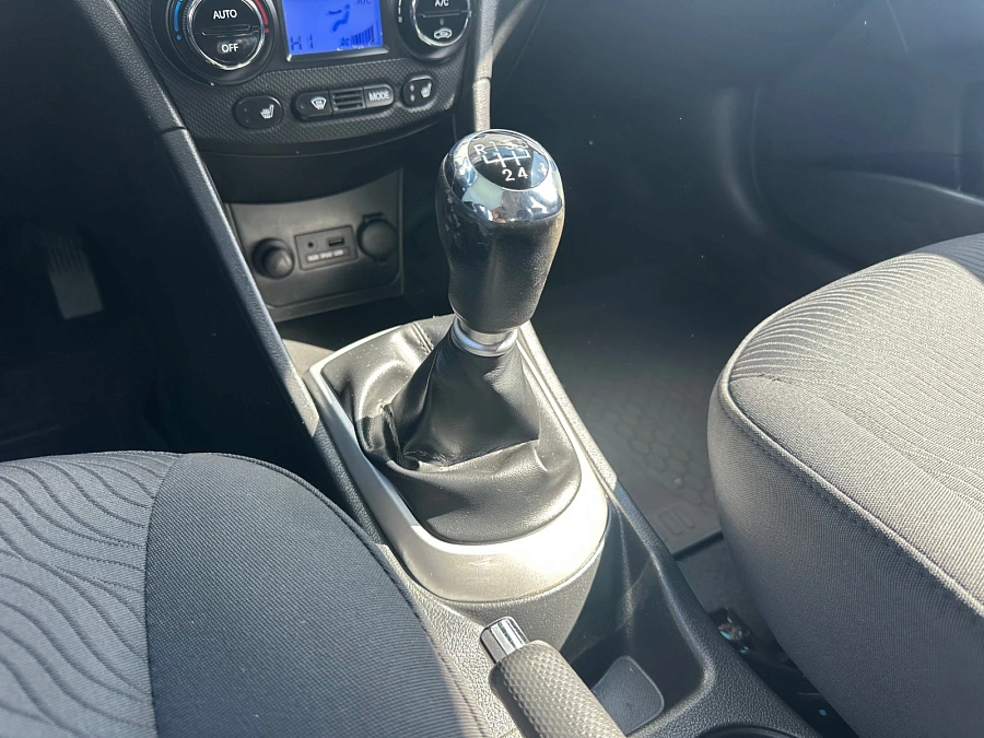 Hyundai Solaris, 2011г., передний привод, механика