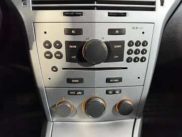 Opel Astra, 2011г, передний привод, робот