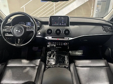 Kia Stinger, 2018г, полный привод, автомат